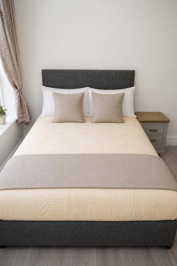Unit 1 Island View Apartments - Town Centre Walk To Everything - B&B Cobh