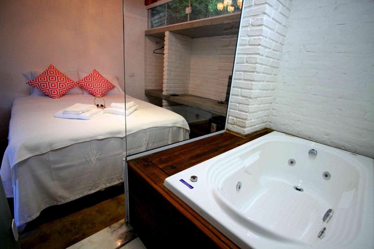 Queen Suite with Spa Bath