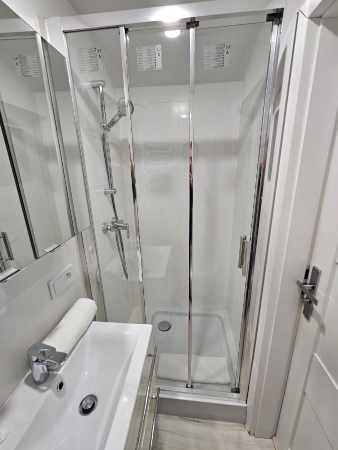 Chopina 23 - Skośny by Grand Apartments - Bed and Breakfast Sopot