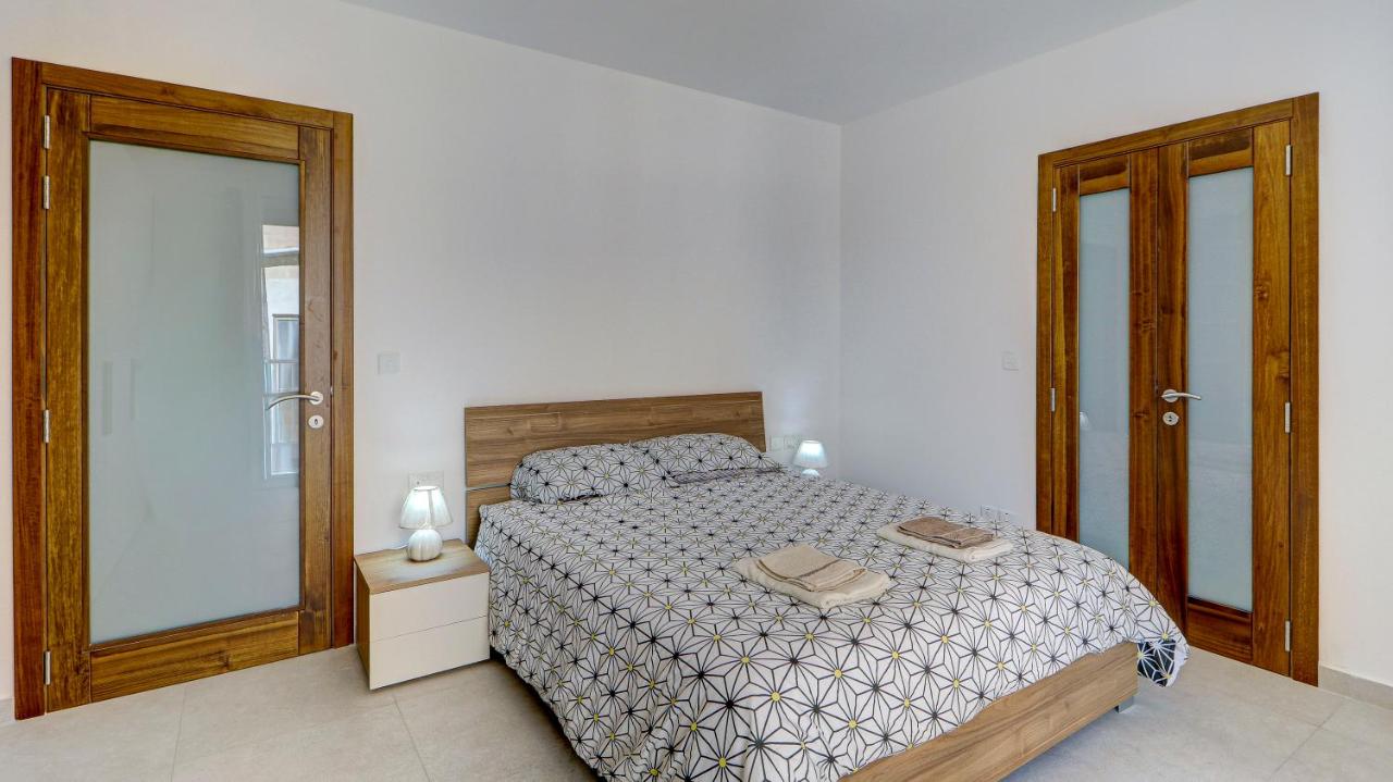 Sliema Seaside 2BR Residence By Mira Suites - Ferienwohnung Sliema
