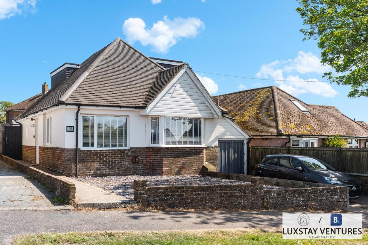 FREE Parking - Driveway - South Downs - Garden - Sleeps 11 - Bed and Breakfast Brighton