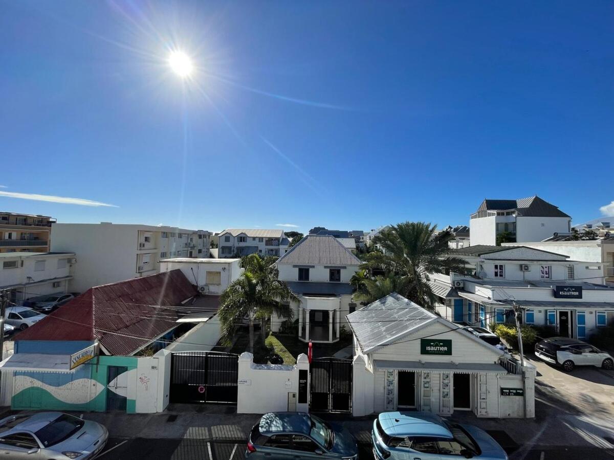Emeraude Appt renovated-Balcony-Parking-St-Denis city center - Chambres d'hôtes Saint-Denis
