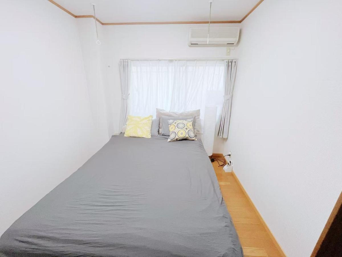 LUMI HOUSE 101, 8 minutes to Namba 4 minutes walk to the station self check in - Chambres d'hôtes Osaka