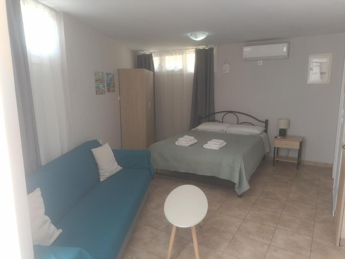 Silvia's Apartments - B&B Karyofyto