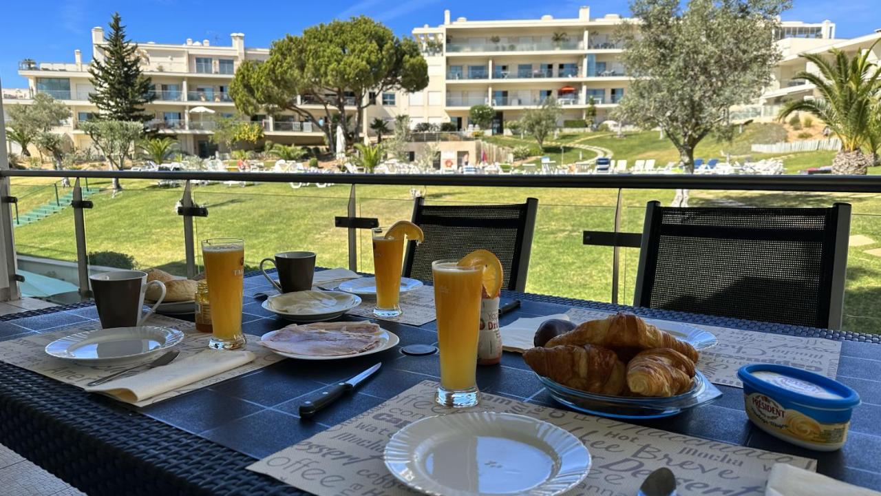 Albufeira, piscine & jardin, tennis, a 1000 m de la plage , 2 chambres - B&B Albufeira