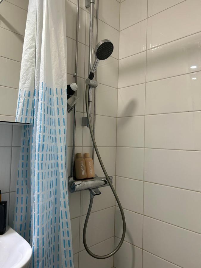 Valoisa huoneisto Vallilassa - Ferienwohnung Helsinki