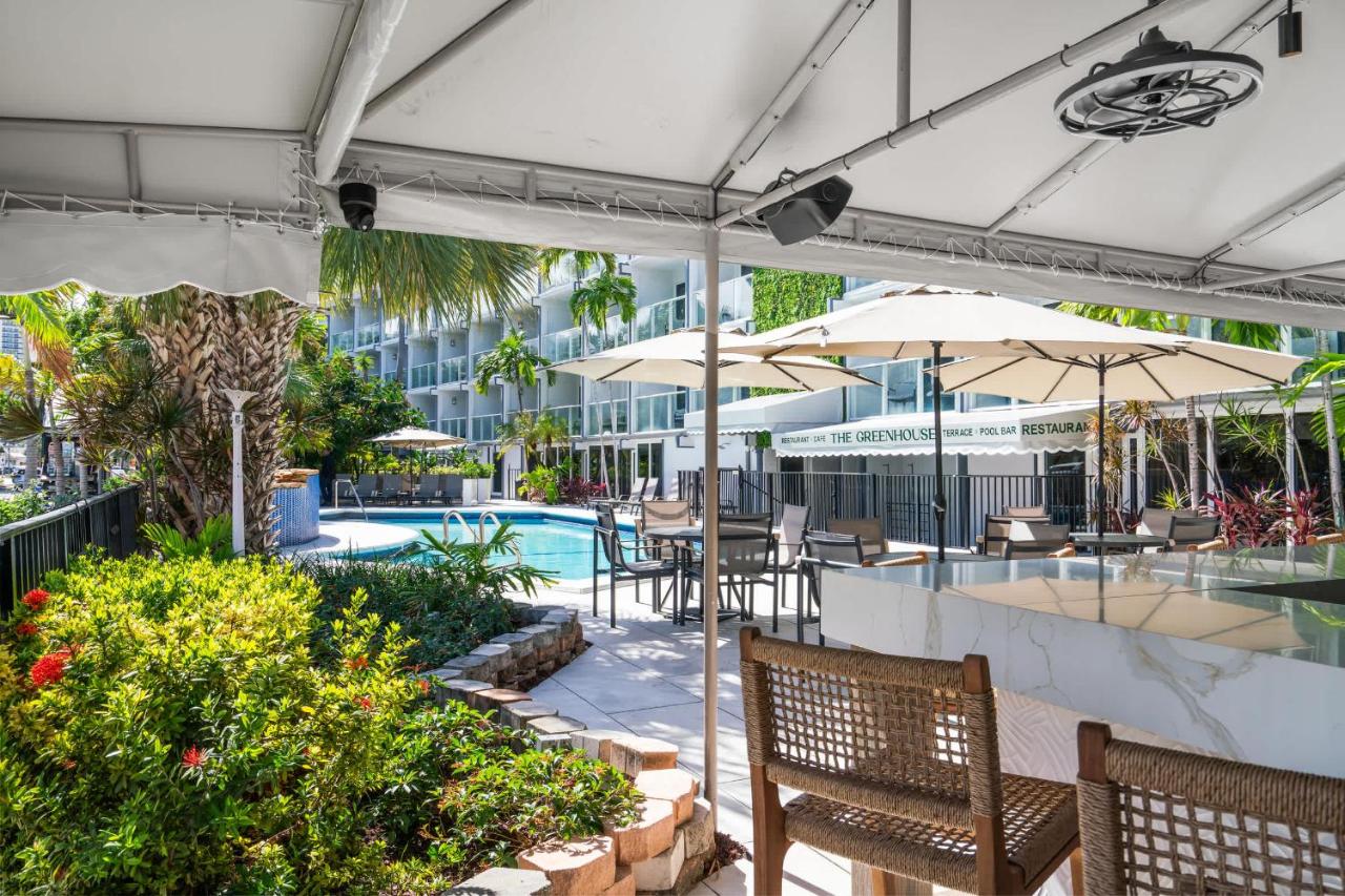 King Suite with Kitchenette at Ocean Blvd Near the Beach - B&B Fort Lauderdale
