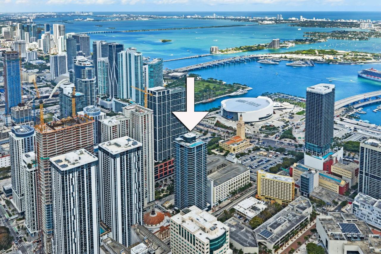 501 First Miami Stunning 2BR & 2BA with Rooftop Pool - Bed and Breakfast Miami