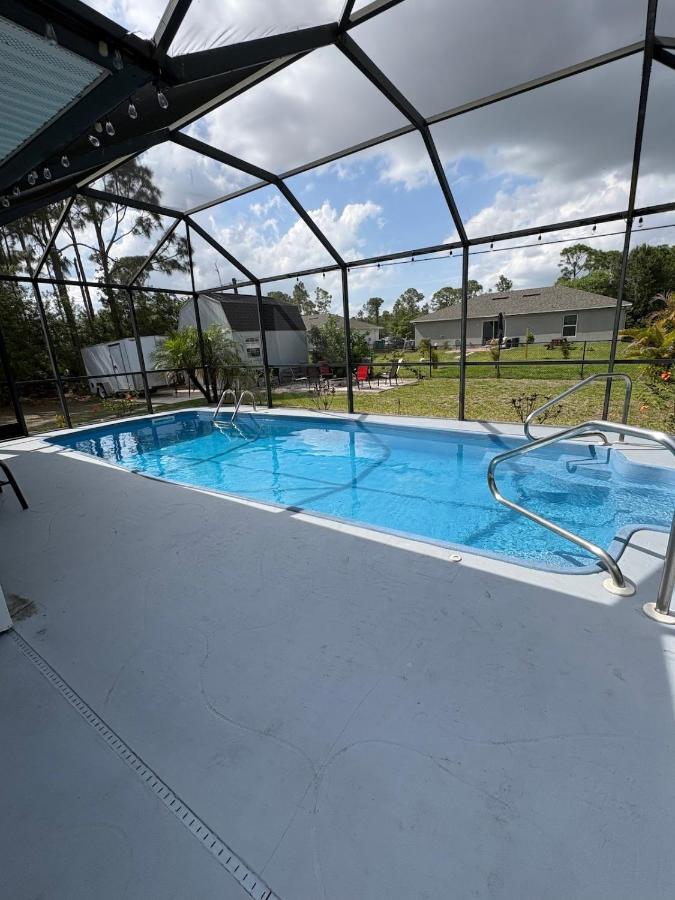 Tranquil 3 Bedroom Ocean Vibes Retreat with pool - B&B Port Charlotte
