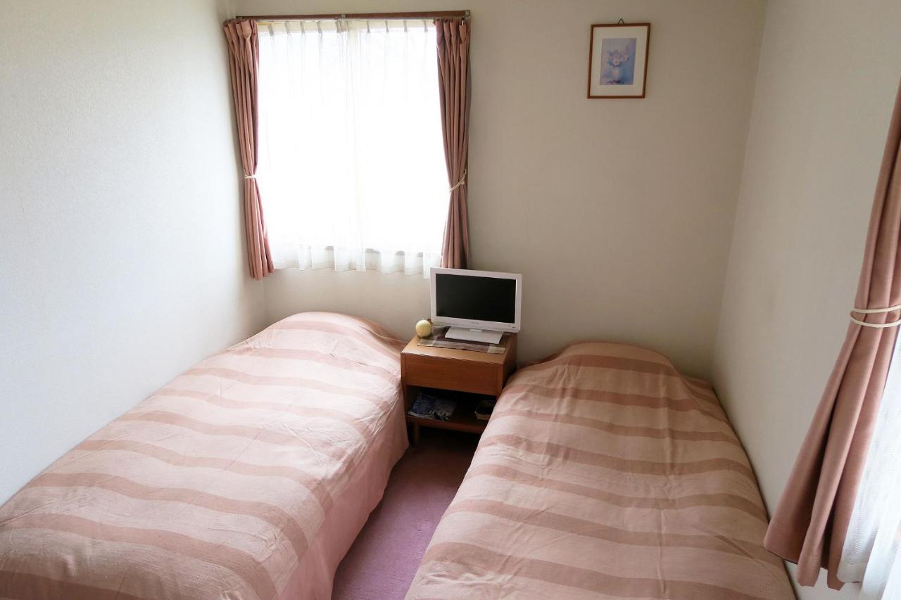 Zweibettzimmer mit Bergblick