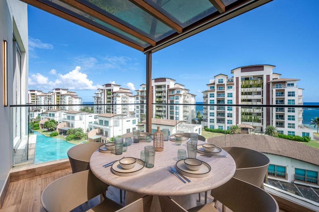 Four-Bedroom Deluxe Apartment
