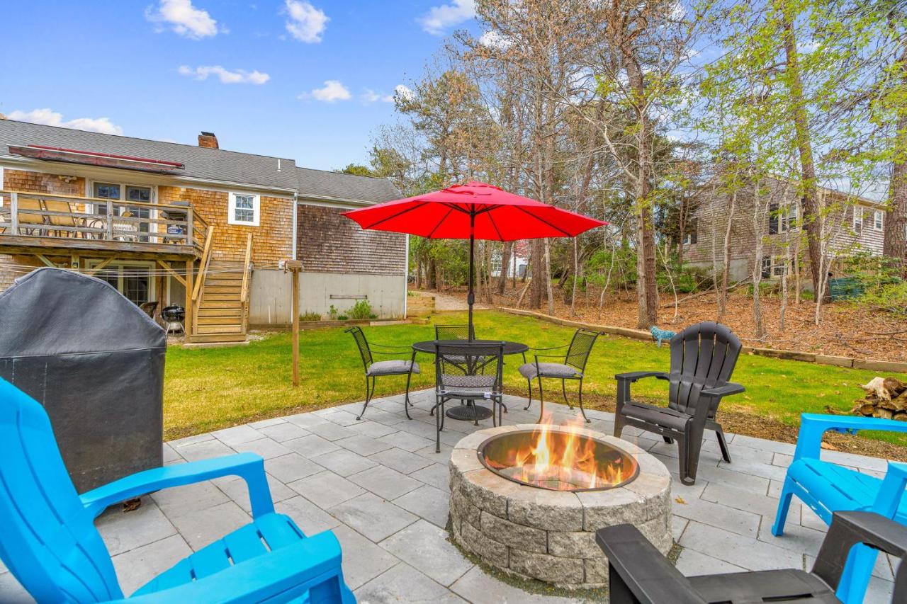 Spacious Family 5BR Cape Retreat FirepitDeckOutdoorShower - Chambres d'hôtes Yarmouth
