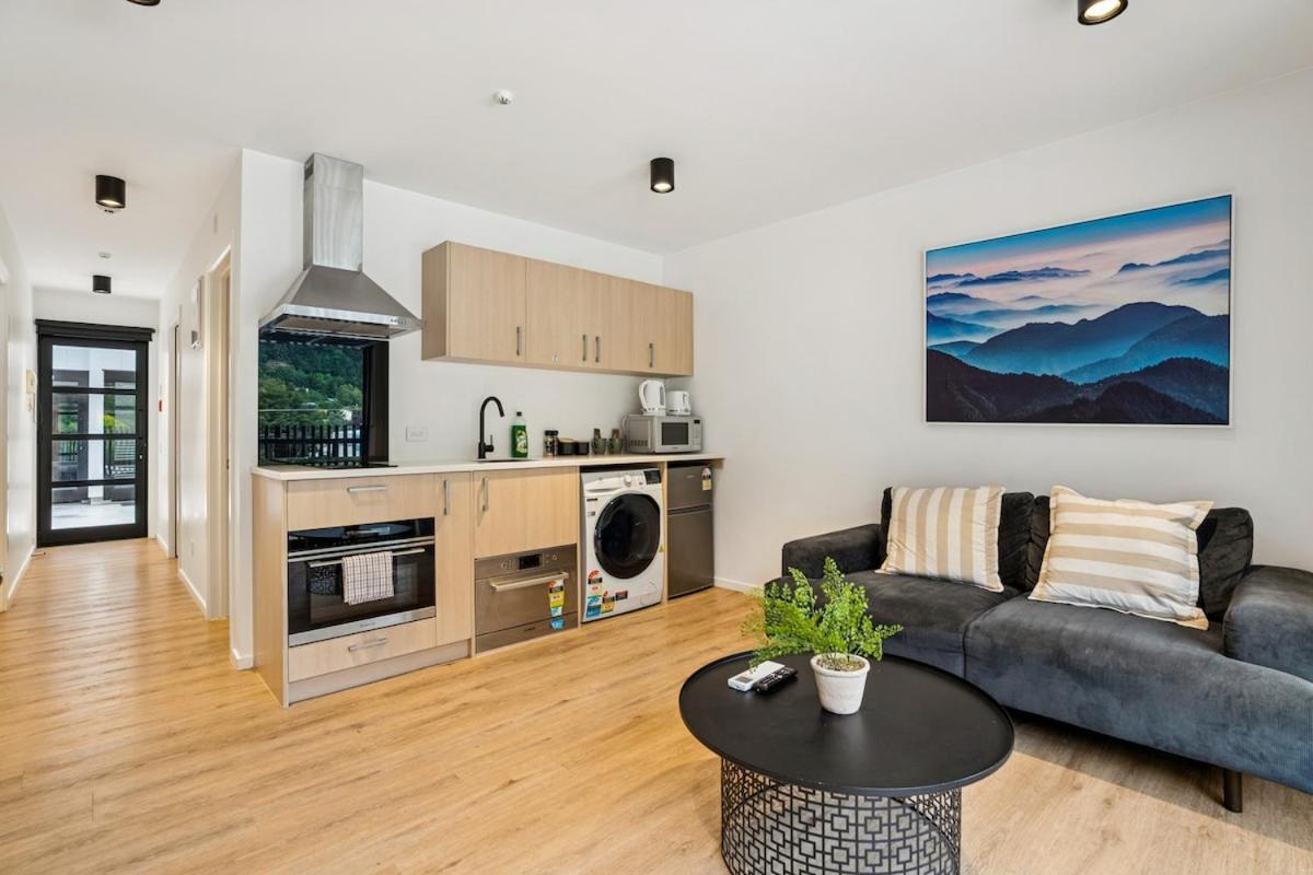 Mountain Vista Apartment! Short Stroll to the CBD - B&B Queenstown