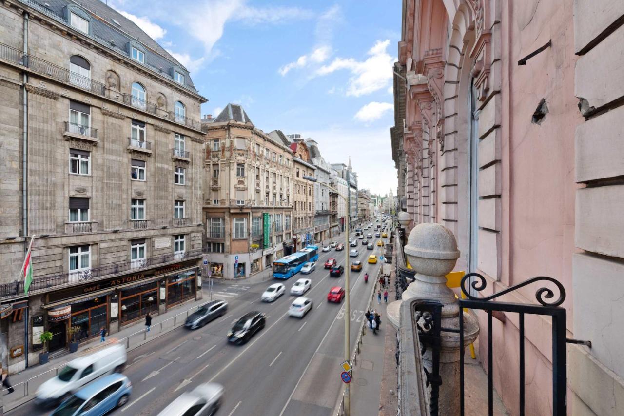Grand Boulevard Gem Historic Apt with Balcony Views - B&B Budapest