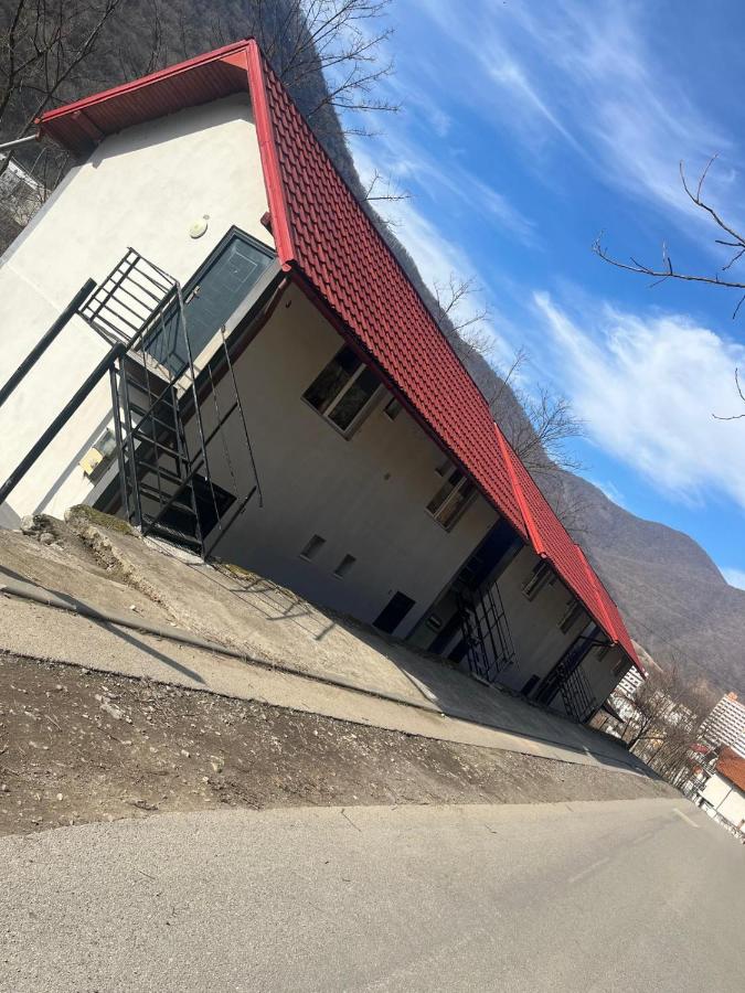 Căbănuțele Rotunda - B&B Băile Herculane