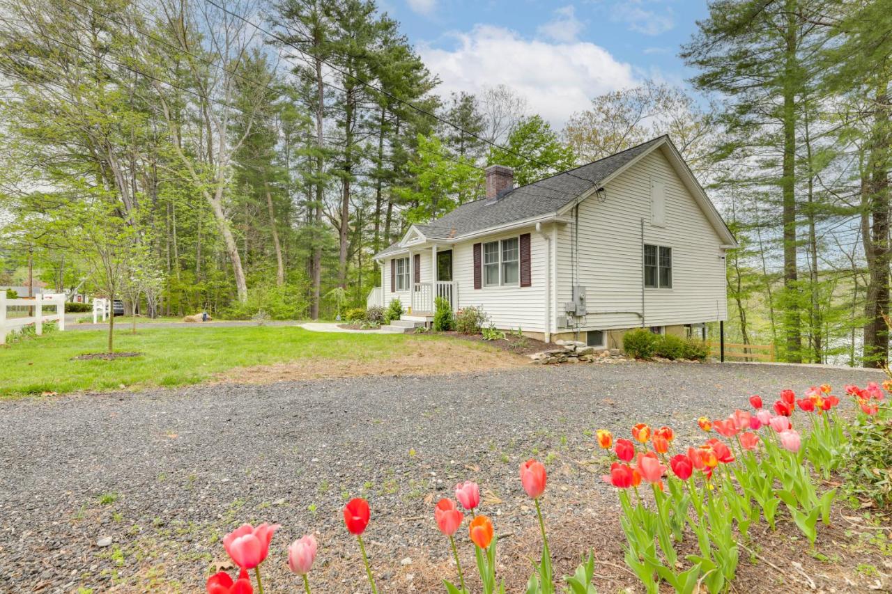 < 3 Mi to UConn: Peaceful Home on Pine lake - B&B Coventry