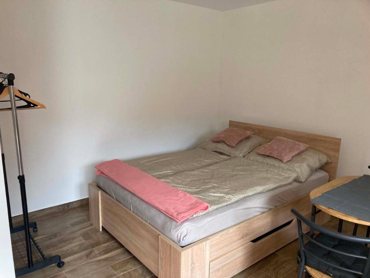 Gosztola Apartman Hidegség - Bed and Breakfast Hidegség