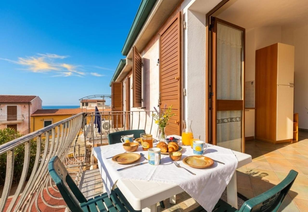 Vela Blu - Ampio Trilocale Vista Mare 6 posti letto - B&B La Ciaccia
