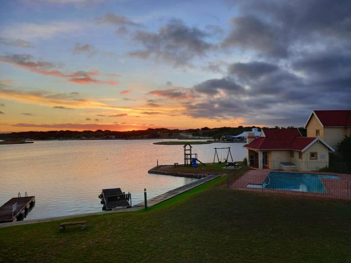 Paradise Cove Marina - B&B Jeffreys Bay
