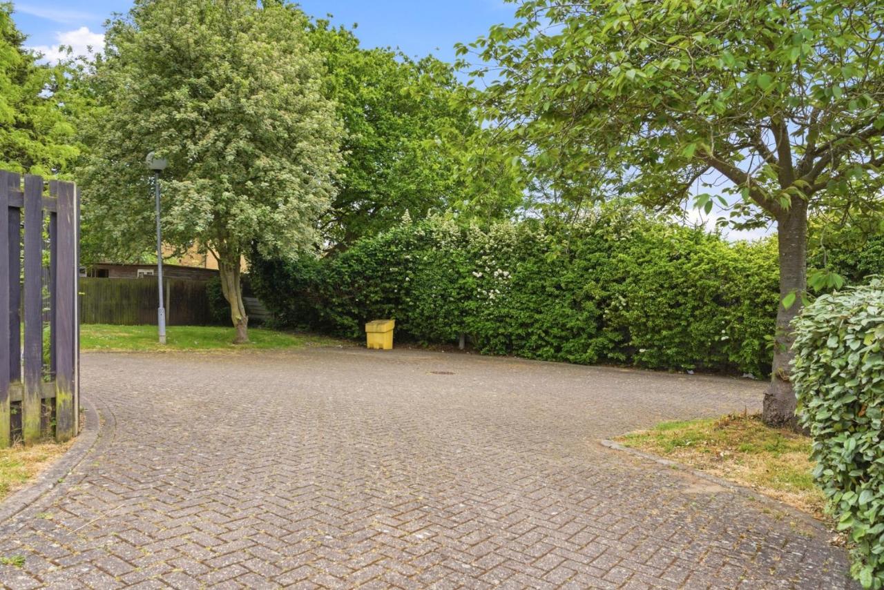 Contractor's Choice - Sleeps 4 - Parking - Esher - B&B Esher