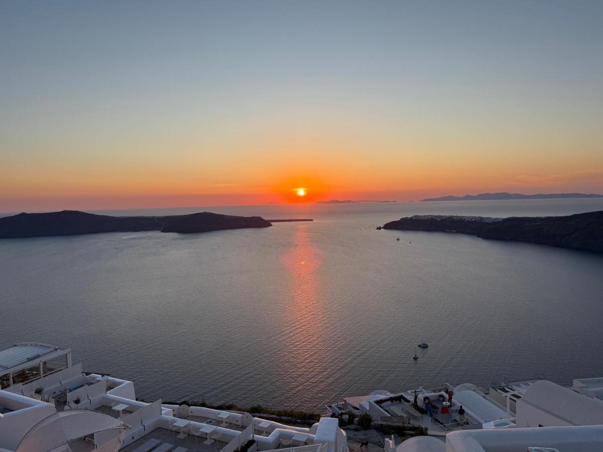 Esmi Suites Santorini - B&B Merovígli