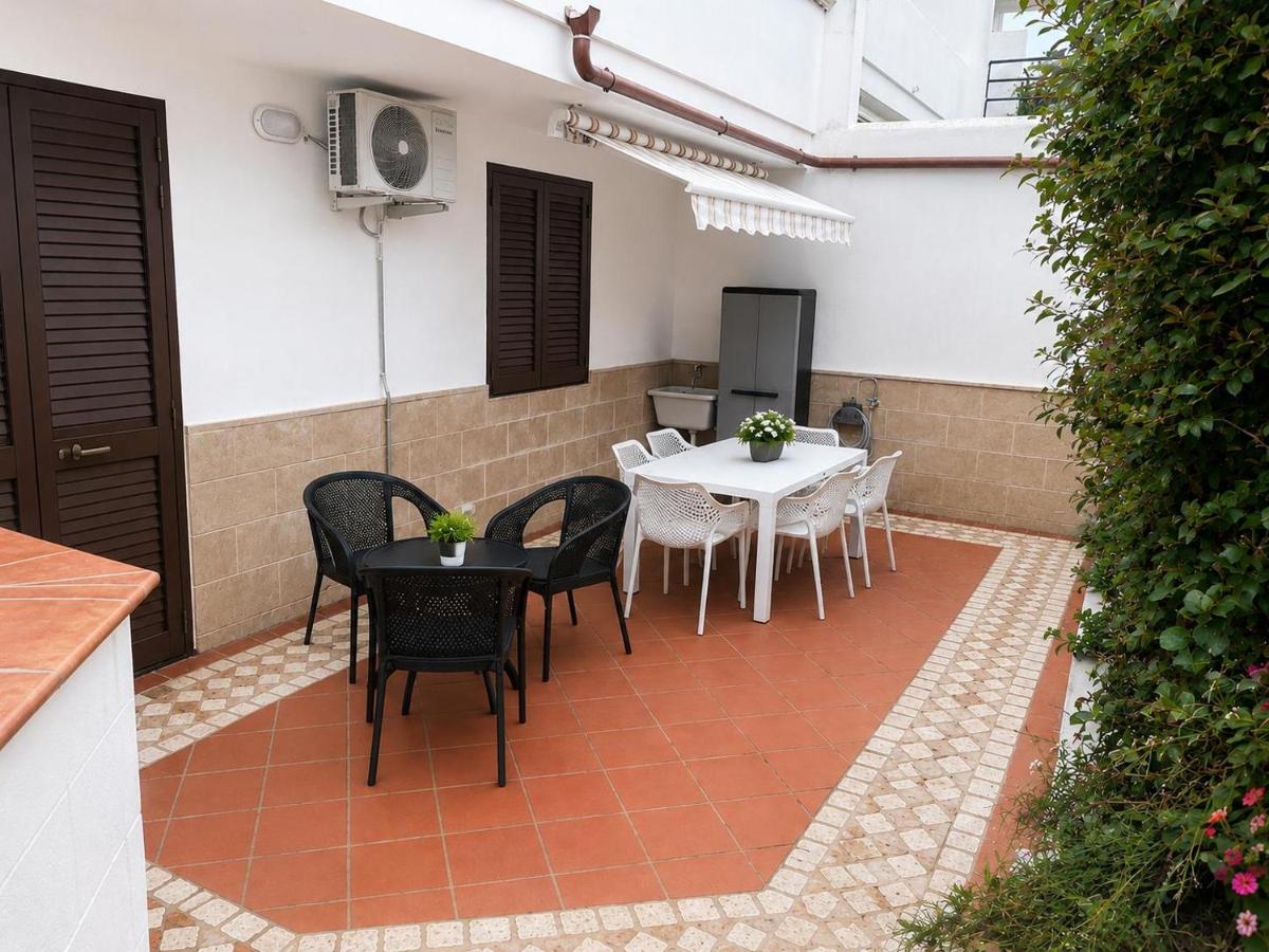 Casa Rosa by OtrantoStays, Terrazza e Vista Mare - Chambres d'hôtes Santa Cesarea Terme