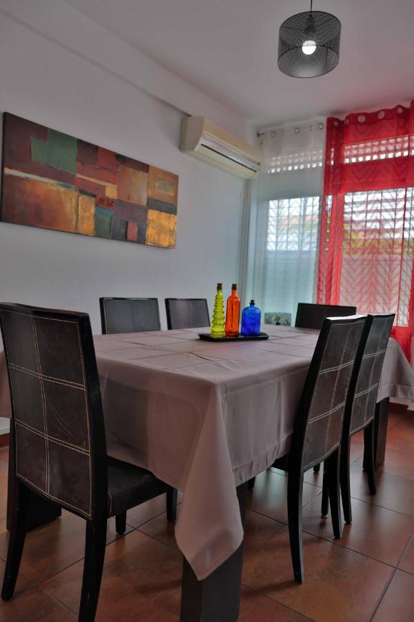 Ecrin tropical baignoire - centre ville Cayenne - wifi - Climatisation- 3 chambres - B&B Caienna