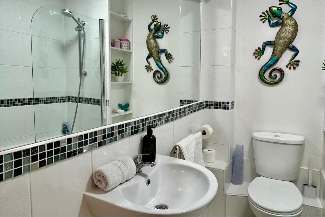 Character Bedford Apartment with Two Bedrooms - B&B Bedford