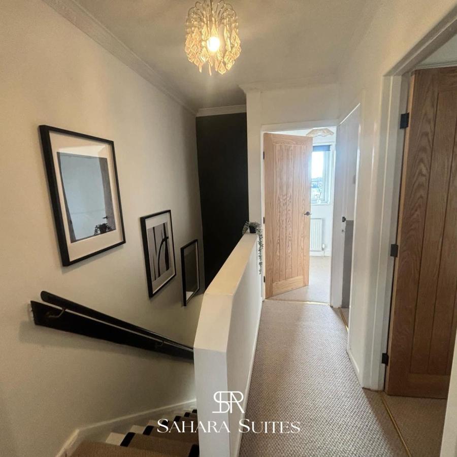 Stylish 2 Bed Hyde - sleeps 4 - Contractor & Family - Free Parking - B&B Hyde