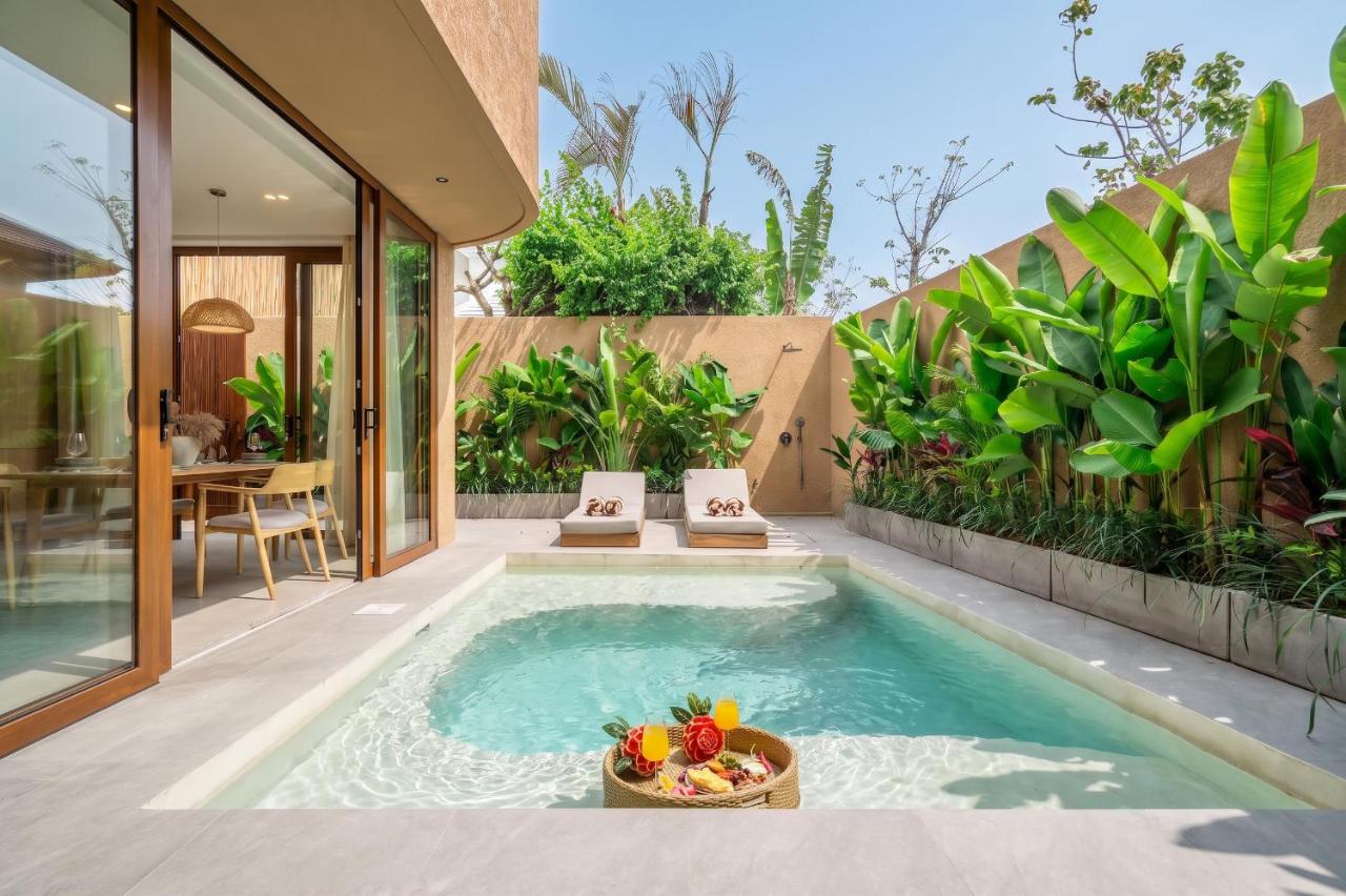 Berawa Week Villas - Modern Pool Stay Near the Ocean - B&B Canggu