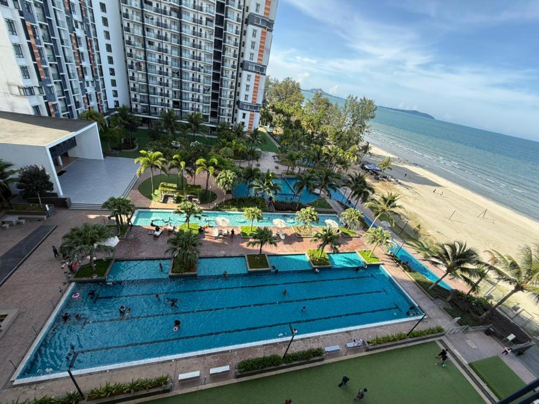 Seaview, Poolview- Timurbay Seafront Residence - B&B Kuantan