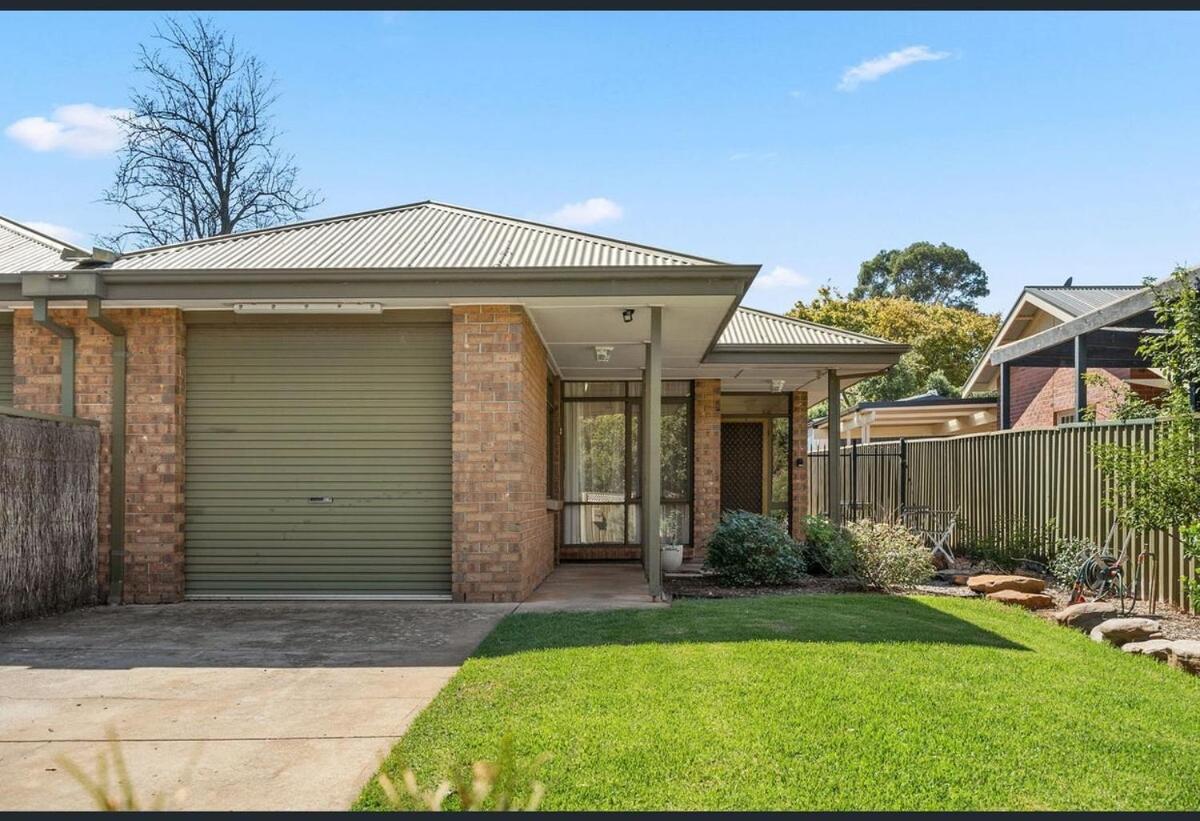 Quiet 3BR Family Home Near Adelaide CBD - Myrtle Bank - Chambres d'hôtes Kooloonong