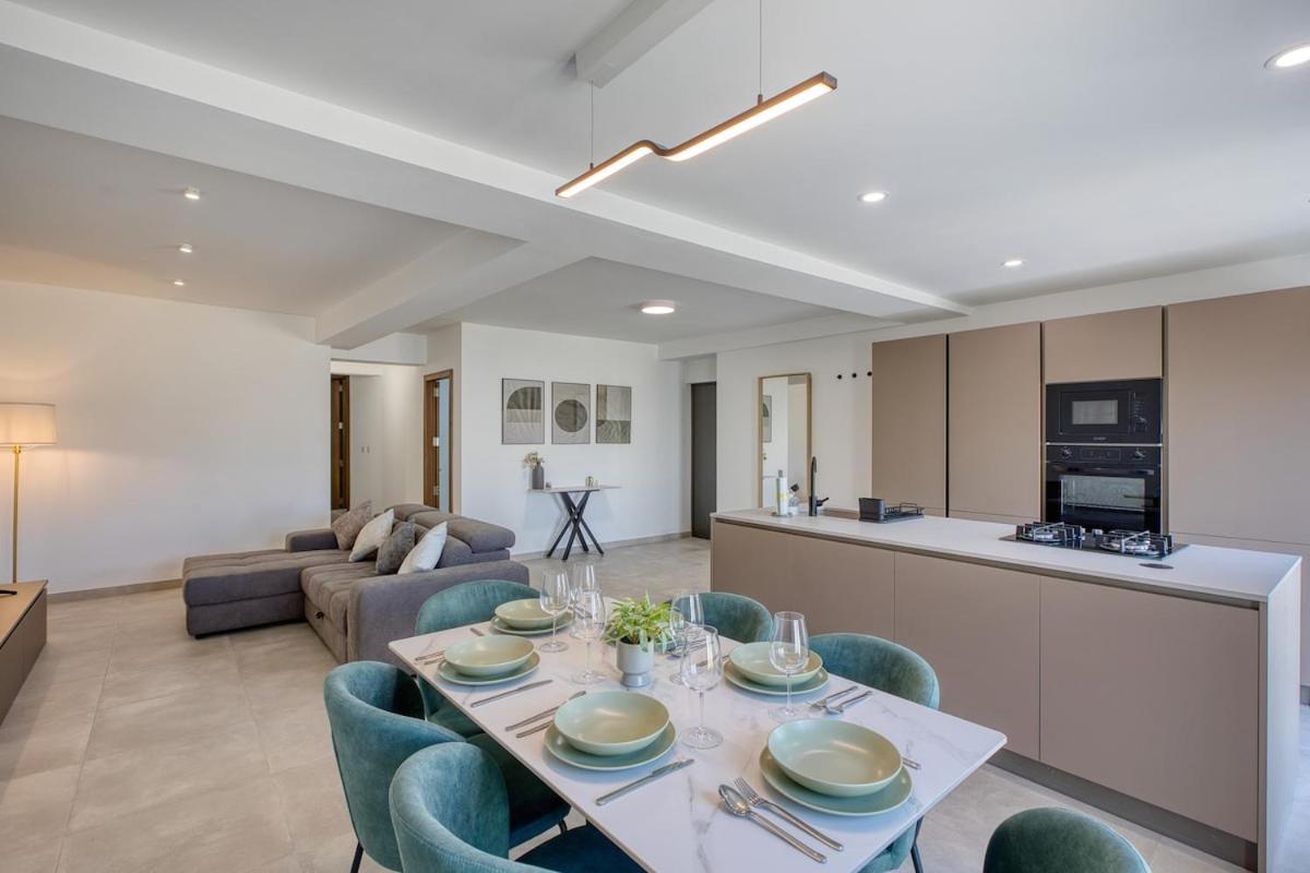 New & Modern 2BR Apartment in Żabbar by SF Homes - B&B Delimara
