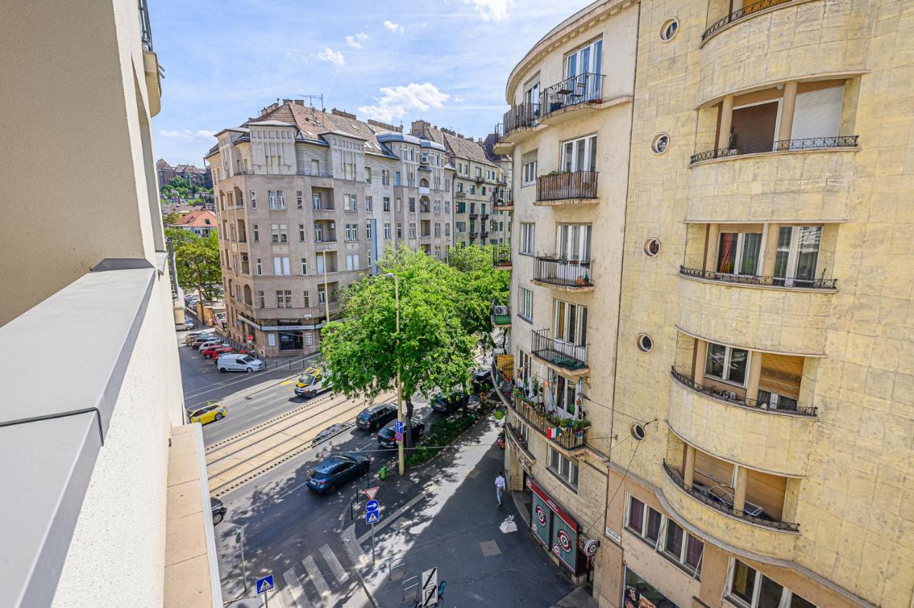 Cozy Stay at Margaret Blvd Prime Buda Location with AC - Ferienwohnung Budapest