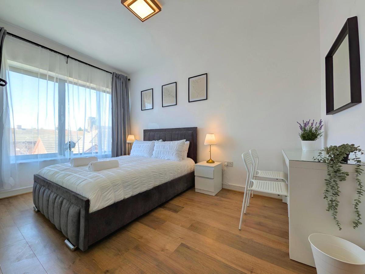 Stylish Rooms Near Airport & City Centre Parking - B&B Liverpool