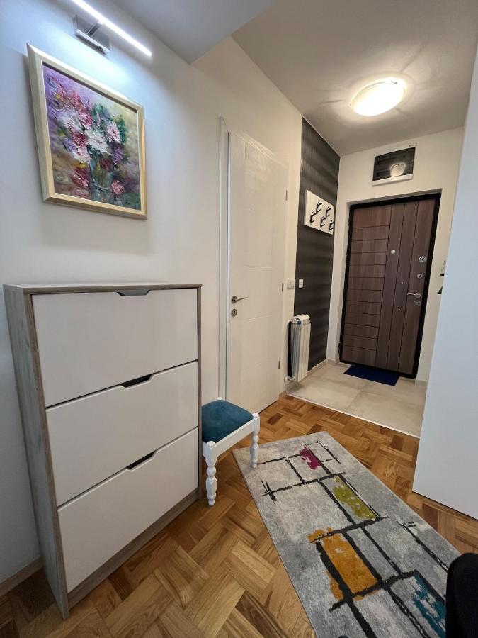 Modern Apartment nearby downtown & peaceful forest park - Ferienwohnung Skopje