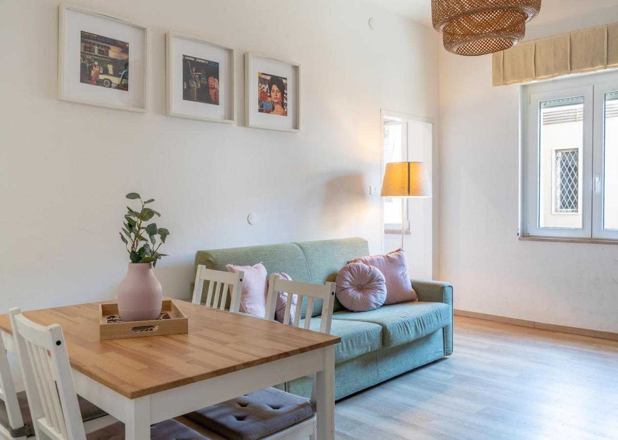 City Centre w AC 5min Walk to Beach - Il Lupo Affitta - B&B Cattolica