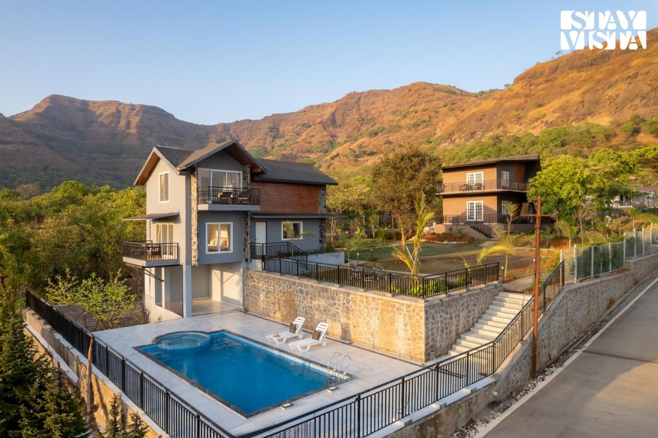 StayVista's Earthy Escapes - Mulshi - 4BHK Villa with Terrace & Private Pool - Chambres d'hôtes Mulshi