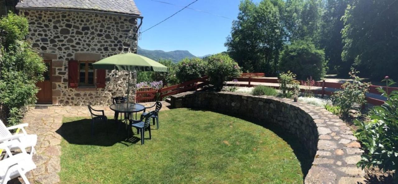 Gite Les Bannes - Bed and Breakfast Saint-Sauves-d'Auvergne