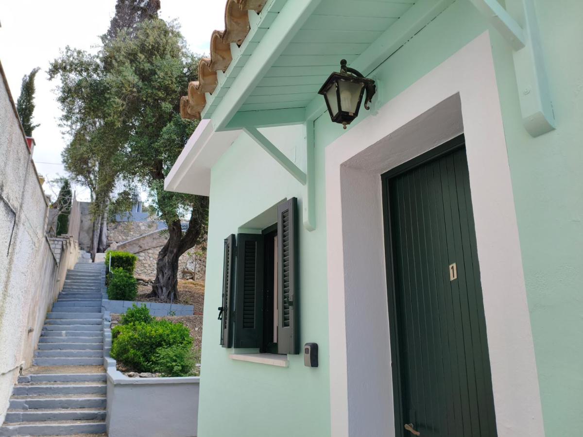 Dimitris Studios - B&B Palaiokastrítsa