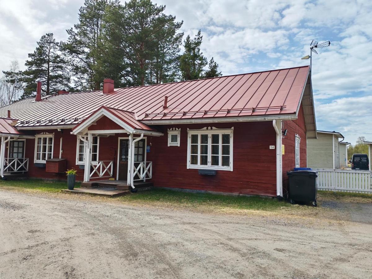 Peuhun kartanon piharakennus - B&B Oulu