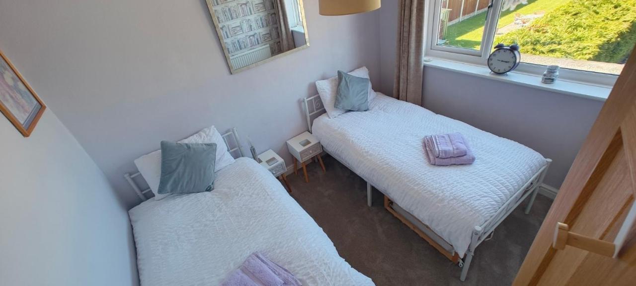 Near beach - Garden - Pets - Parking - Sleeps 4 - B&B Abergele