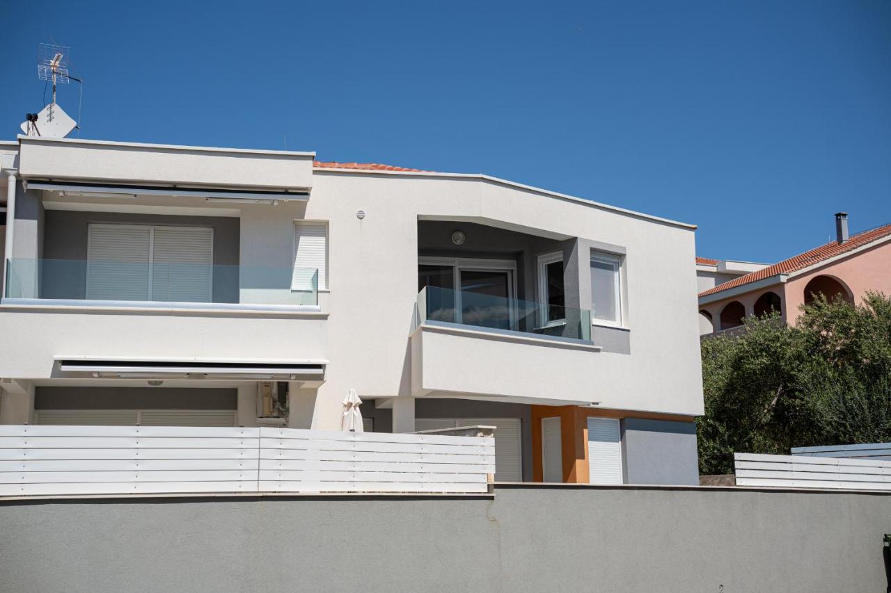 Funtastic apartment with terrace - Bed and Breakfast Novalja