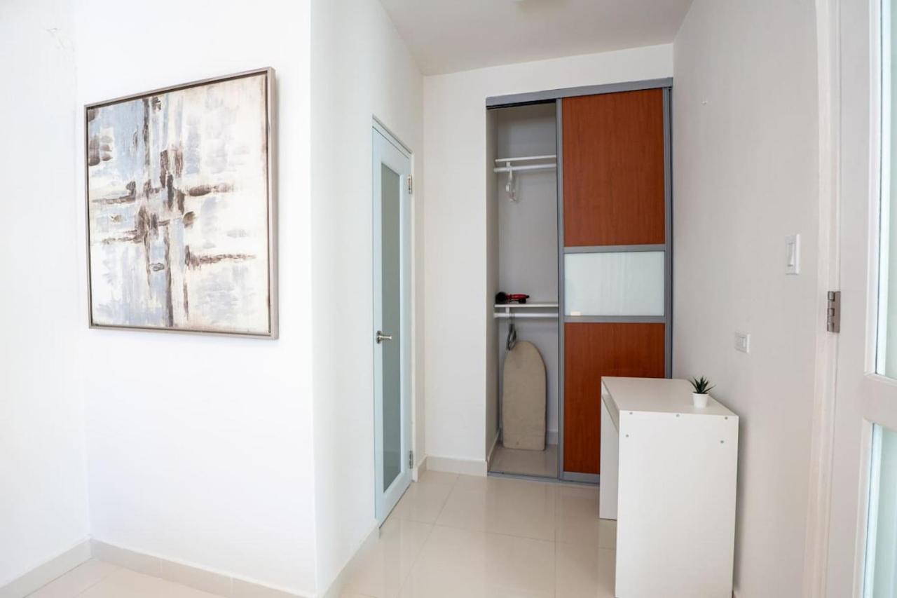 Walking to the beach in Condado Conv5 - B&B San Juan