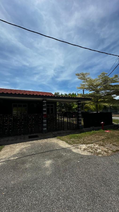 Kaksue Homestay - B&B Marang