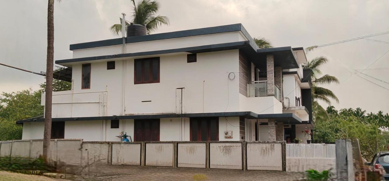 Guruvayoor Group Stay less than 10 persons Group - B&B Thrissur