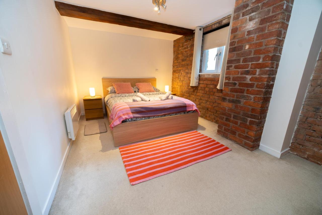 Rustic 2BR Loft Exposed Brick & Beams - Chambres d'hôtes Liverpool