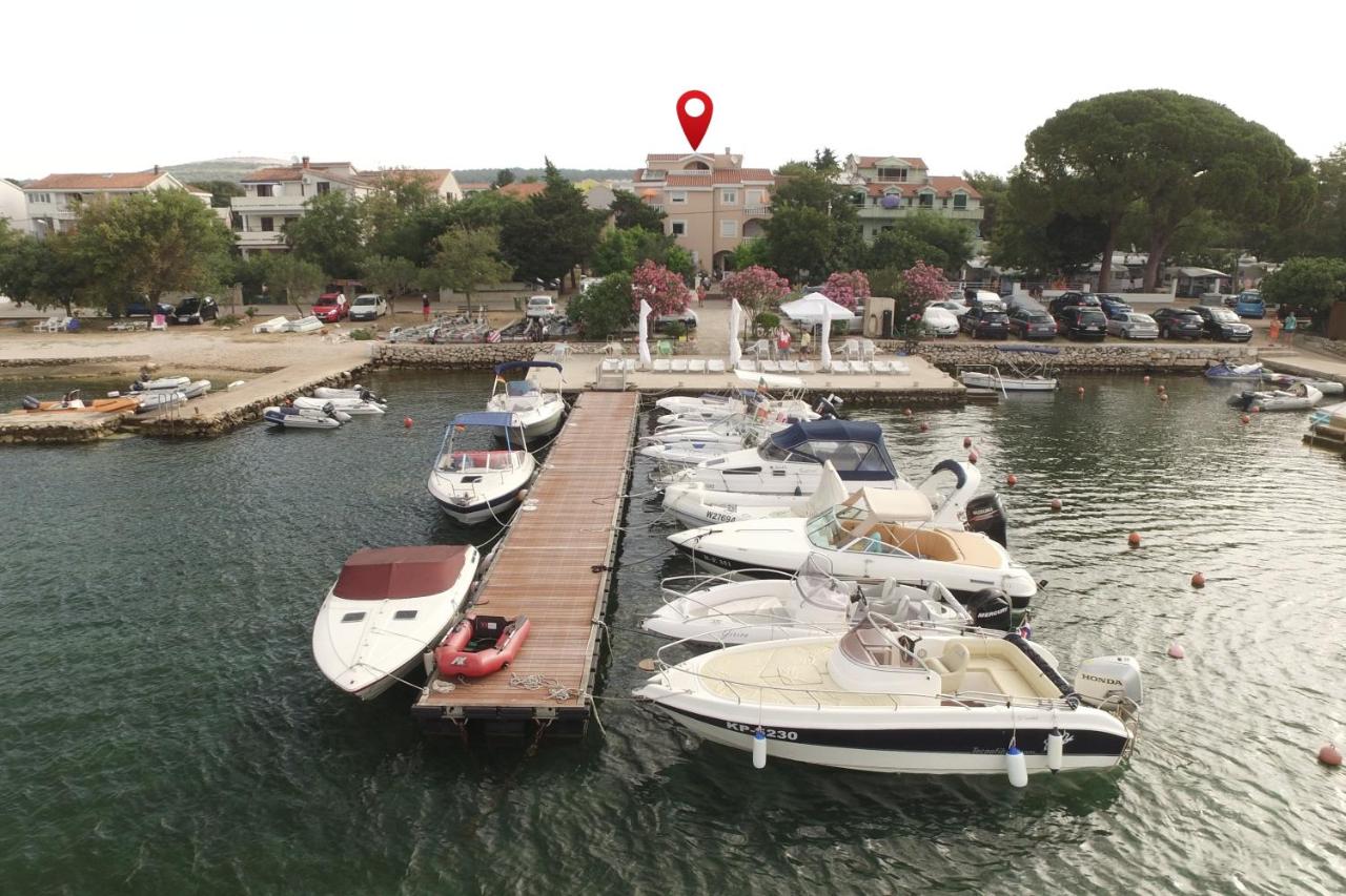 Apartments by the sea Turanj, Biograd - 25849 - B&B Turanj