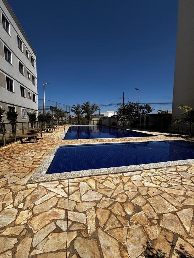 Apartamento Novo e Impecável - 2 quartos com Ar - Para até 6 pessoas - Elevador e 2 Garagens - Zona Sul - Próx Parque UNA e Uberlândia Shopping - B&B Uberlândia