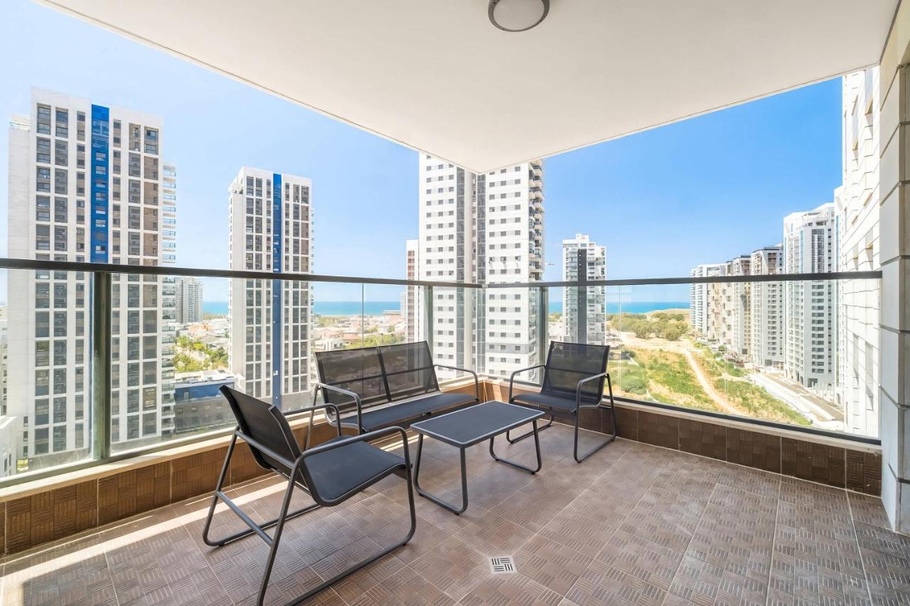 Modern 4BR Apt l Balcony l Mamad l Bldg Renovation - B&B Bat Yam
